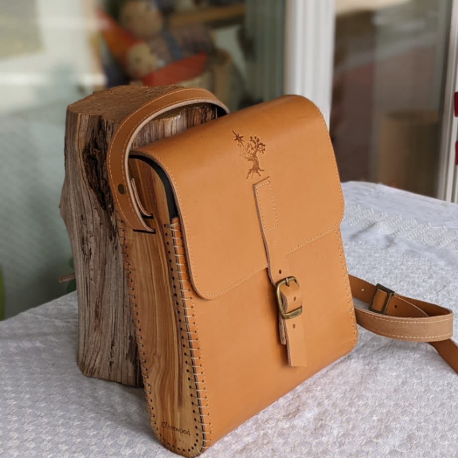 Leather Bag 'ANIQ leather & olivewood, camel 🐪